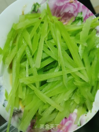 青椒炒窝笋的做法步骤：2