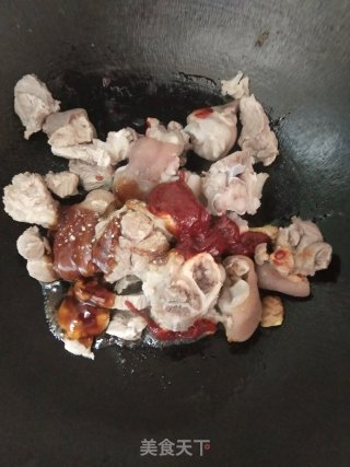 红萝卜焖猪蹄的做法步骤：5