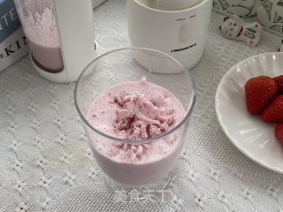 草莓奶昔的做法步骤：6