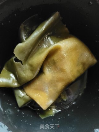 凉拌海带黑木耳的做法步骤：1