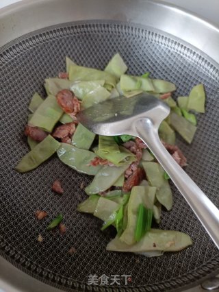 烤肠炒扁豆的做法步骤：7