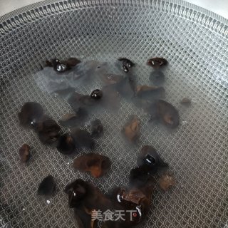 养心菜糯米肠沙拉的做法步骤：2