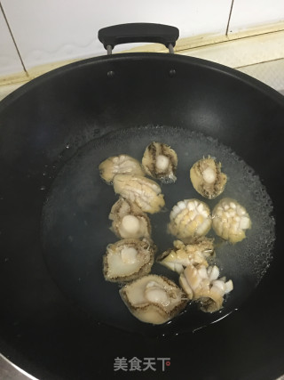 梅花肉烧鲍鱼的做法步骤：2
