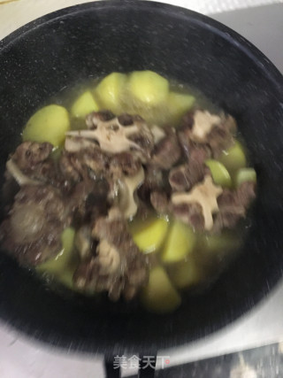 土豆炖牛尾的做法步骤：5