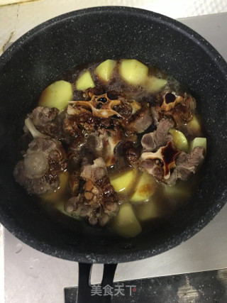 土豆炖牛尾的做法步骤：6