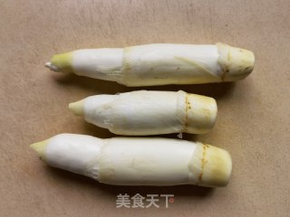 橄榄油炒茭白的做法步骤：1