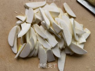 橄榄油炒茭白的做法步骤：2