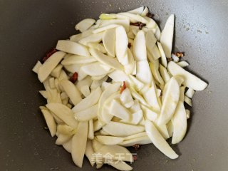 橄榄油炒茭白的做法步骤：6