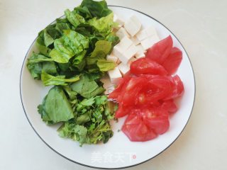 菠菜鸡蛋豆腐汤的做法步骤：1