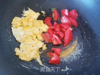 菠菜鸡蛋豆腐汤的做法步骤：2