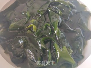 凉拌裙带菜的做法步骤：1