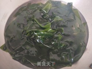 凉拌裙带菜的做法步骤：2