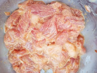 韭菜炒肉的做法步骤：2