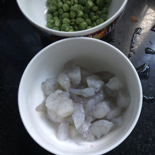 虾仁什锦炒饭的做法步骤：2