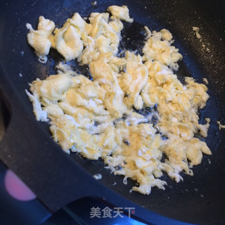 虾仁什锦炒饭的做法步骤：4
