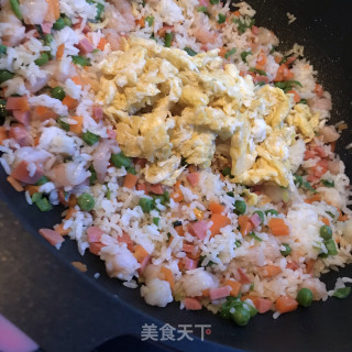 虾仁什锦炒饭的做法步骤：8