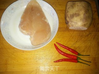 鱼香莲藕鸡丁的做法步骤：1