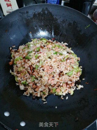 老干妈香辣菜火腿炒饭的做法步骤：4