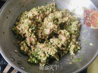 香芹大肉水饺的做法步骤：7