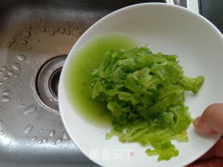 苦瓜炒牛肉的做法步骤：3