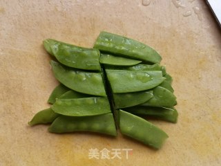 荷兰豆洋葱拌木耳的做法步骤：1