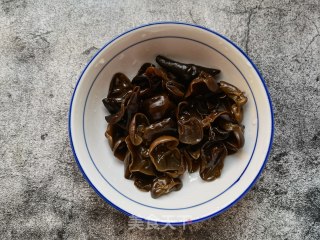荷兰豆洋葱拌木耳的做法步骤：4