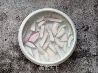 荷兰豆洋葱拌木耳的做法步骤：6