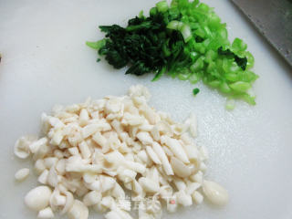 海鲜菇菜芯炒鸭蛋的做法步骤：4