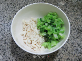 海鲜菇菜芯炒鸭蛋的做法步骤：5