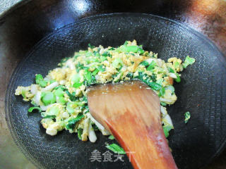 海鲜菇菜芯炒鸭蛋的做法步骤：10