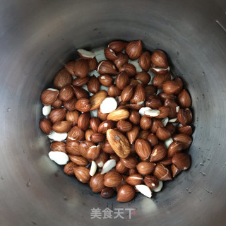自制杏仁奶的做法步骤：2