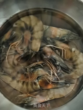 鲜虾遇上西兰花的做法步骤：1