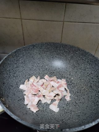 五花肉炒蒜薹的做法步骤：3