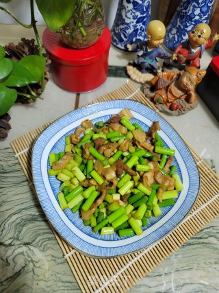 五花肉炒蒜薹的做法步骤：10
