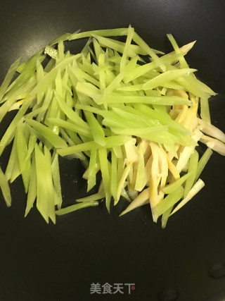竹笋炒莴苣的做法步骤：2