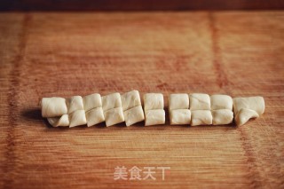手抓饼系列之蝴蝶酥的做法步骤：3