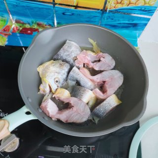 酱烧黄花鱼的做法步骤：5