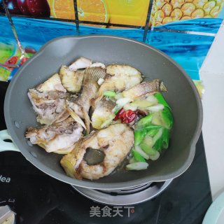 酱烧黄花鱼的做法步骤：7