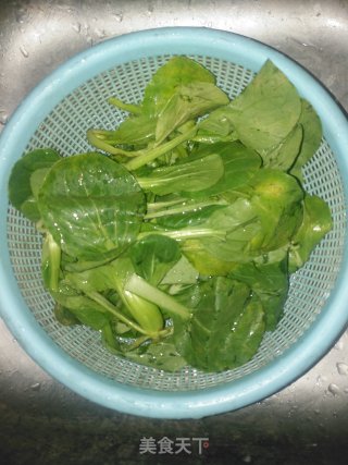 木耳青菜炒米粉的做法步骤：2