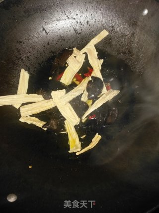 木耳青菜炒米粉的做法步骤：6