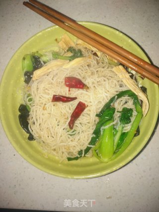 木耳青菜炒米粉的做法步骤：9