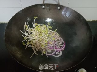豆芽炒热干面的做法步骤：4