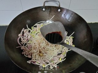 豆芽炒热干面的做法步骤：6