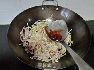 豆芽炒热干面的做法步骤：7