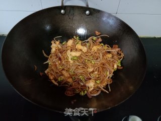 豆芽炒热干面的做法步骤：8