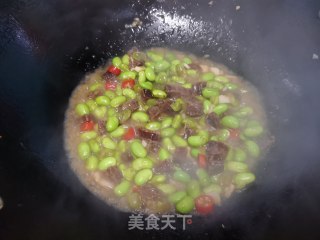 毛豆炒熏肠的做法步骤：9