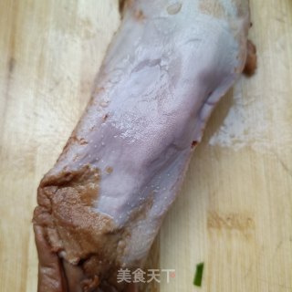 腊猪舌炒莴笋的做法步骤：1