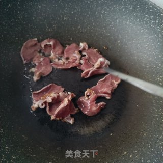 腊猪舌炒莴笋的做法步骤：6