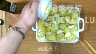 超香脆黄油烤薯角，奶香味十足，外壳酥脆，内里绵软有层次！的做法步骤：12