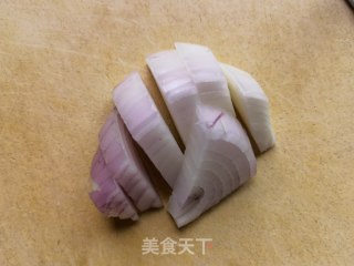 洋葱木耳拌豆腐皮的做法步骤：2